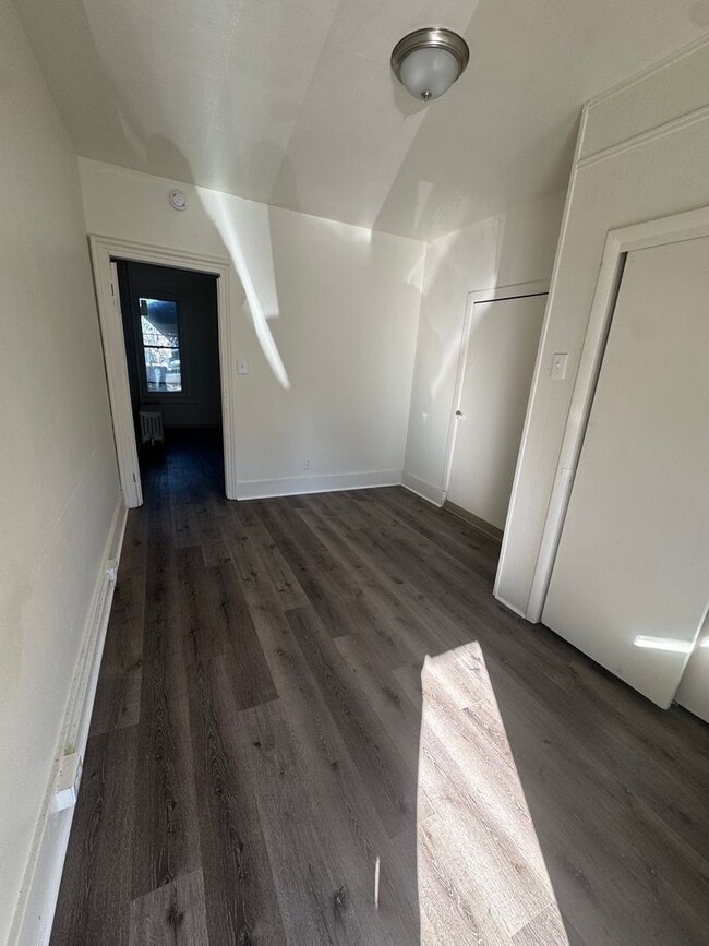 Building Photo - 831 W Chew St