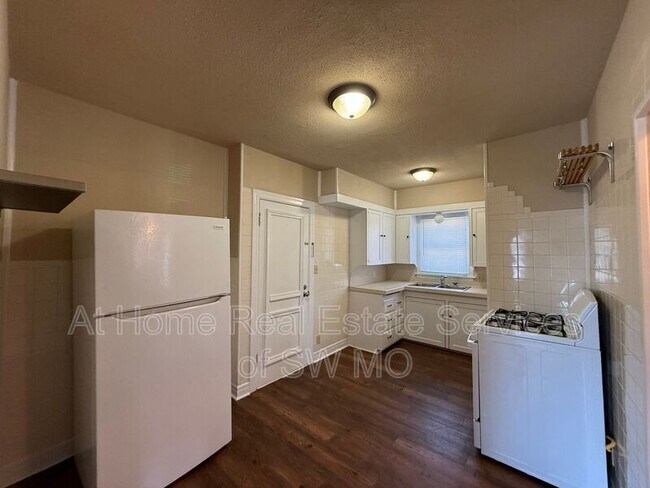 Foto del edificio - 433-6 E Bear Boulevard
