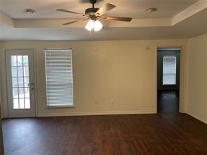 Foto del edificio - 5412 Village Green Dr