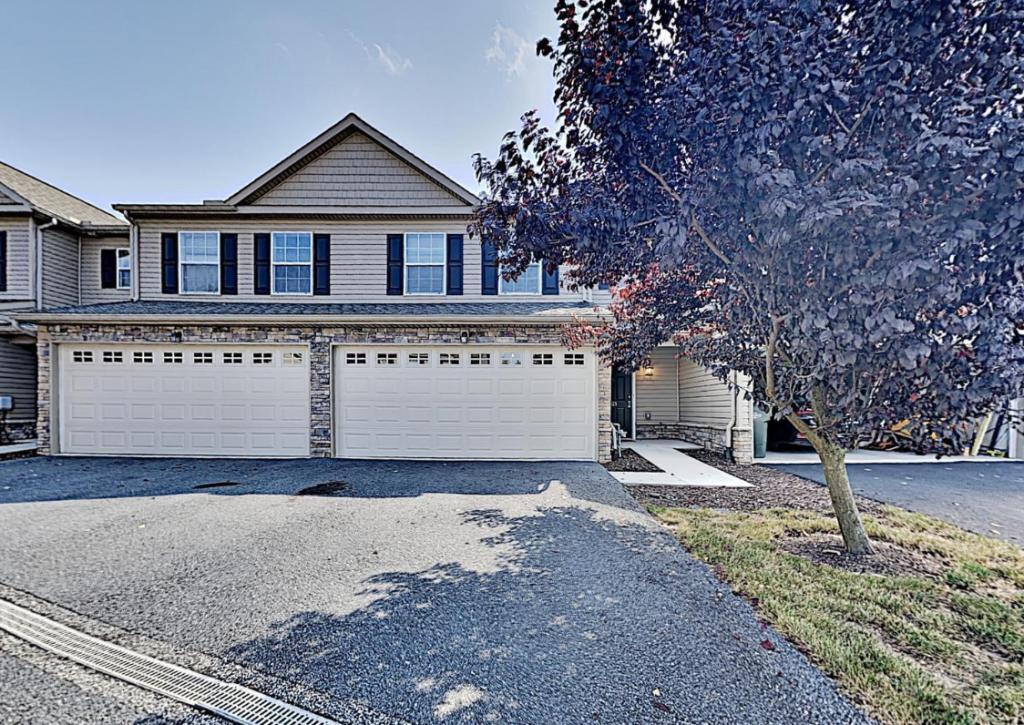 Primary Photo - 125 Surrey Ct