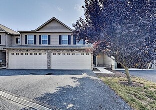 Building Photo - 125 Surrey Ct