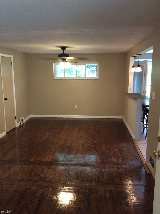 Building Photo - 2537 Wildwood Rd