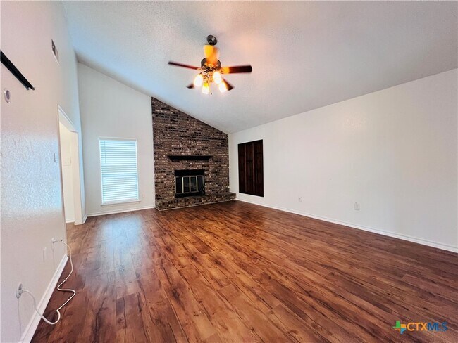 Foto del edificio - 1702 Fox Trail