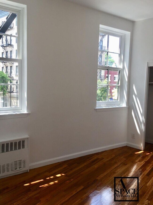 Building Photo - 157 Christopher Street