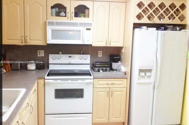 Foto del edificio - 10881 NW 7th St