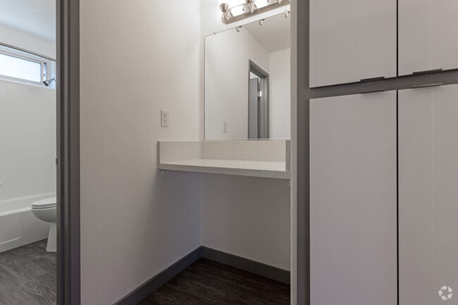 1BR, 1BA - 735 SF - The Parsons