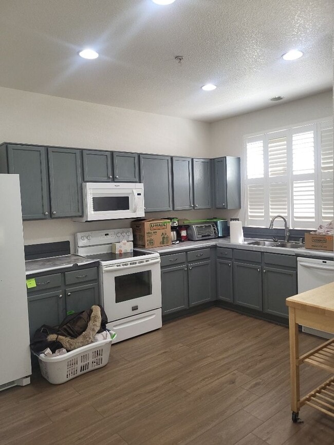 Building Photo - 2222 San Remo Dr