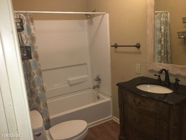Foto del edificio - 3 br, 2 bath House - 260 Whitney St.