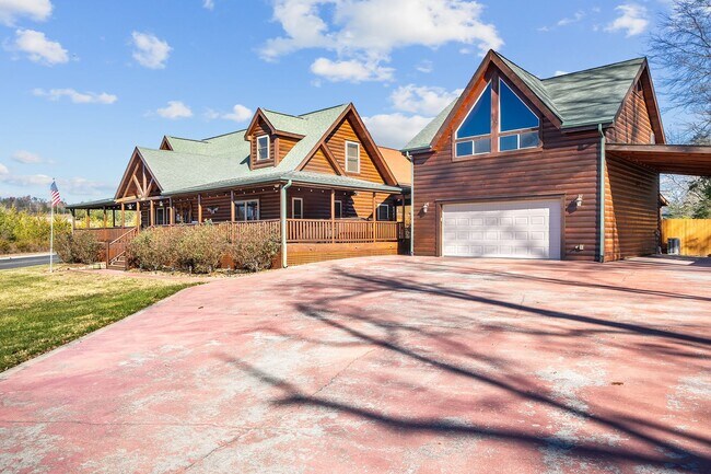 Foto del edificio - Sevierville 37876 - 3 bedroom, 3.5 Bath, 2486 sq. ft. Cabin and a 672 sq. ft. Studio above garage...