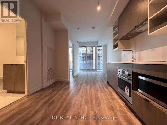 Photo du bâtiment - 805-820 EDWARD St