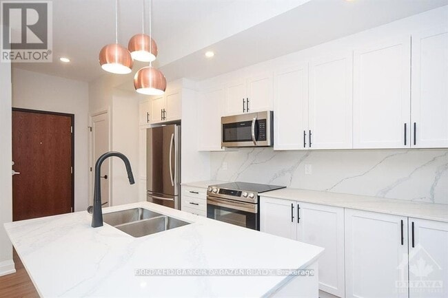 Building Photo - 15 Monk St