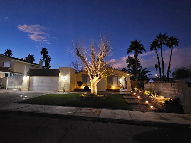 Building Photo - 3906 Calle De Este