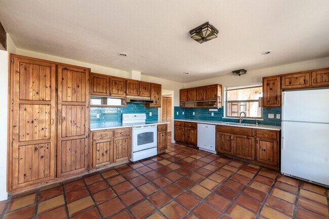 Building Photo - Charming Historic Home in La Cieneguilla (...