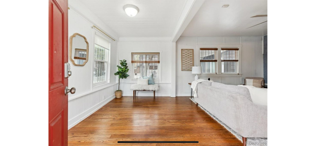 Foto del edificio - 2472 Ames St