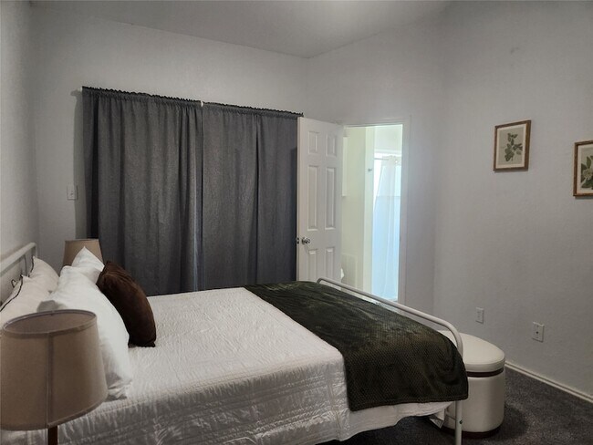 Foto del edificio - 4800 W Lovers Ln