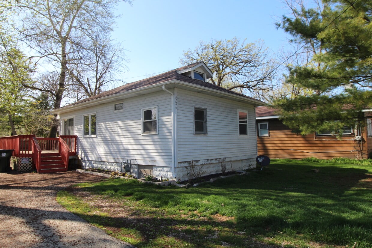 35646 N Grove Ave, Ingleside, IL 60041 House Rental in Ingleside, IL