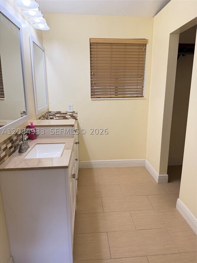 Building Photo - 12816 SW 91st Ct