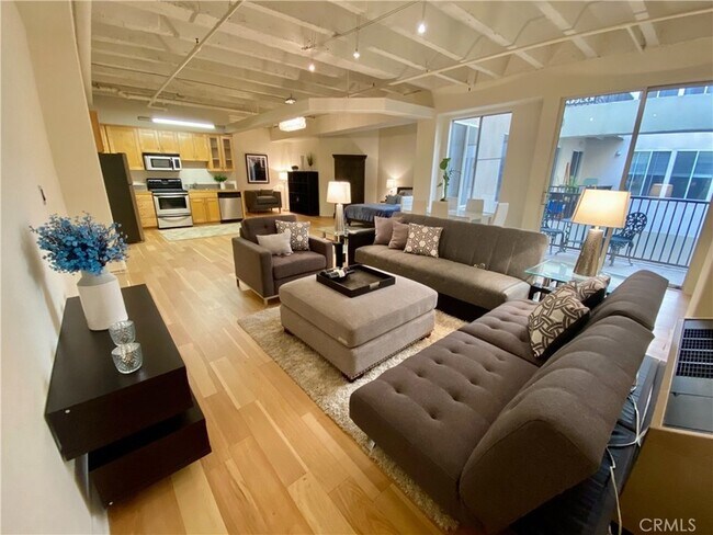 Foto del edificio - 312 W 5th St