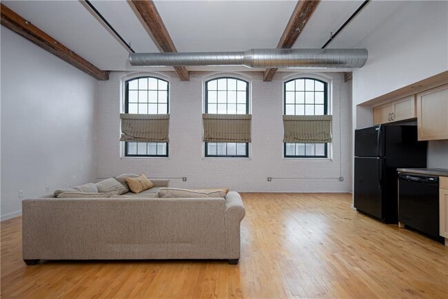 Building Photo - 28 Bayley St