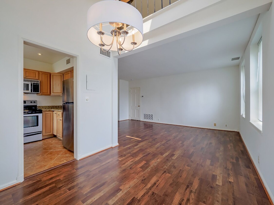 Foto principal - Two-Level Loft Space in NW DC's McLean Gar...