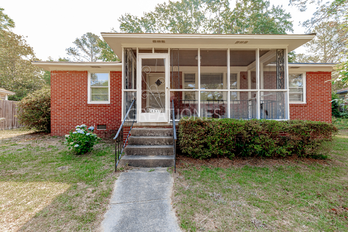 Primary Photo - Charming 3 Bedroom in Columbia!