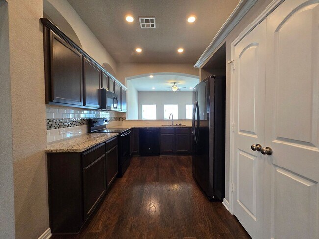 Building Photo - RENT REDUCTION - AVAILABLE NOW!