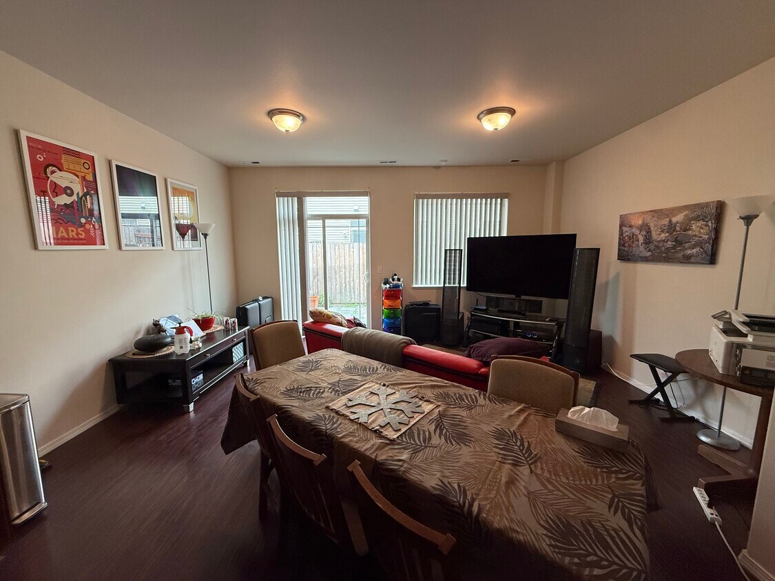 Living Room 01 - 4586 Campbell Park Loop