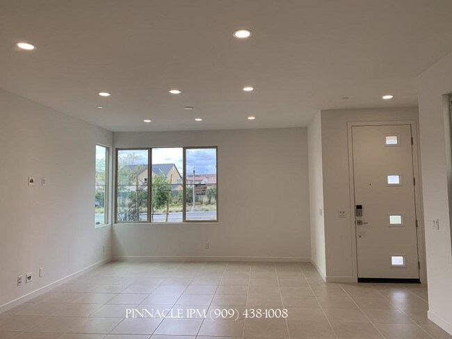 Building Photo - 126 Modjeska