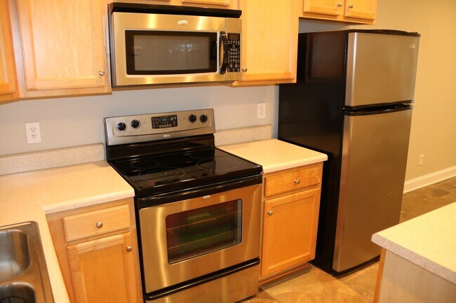 Building Photo - $625/bed for 3/3 in Auburn - Available Fal...