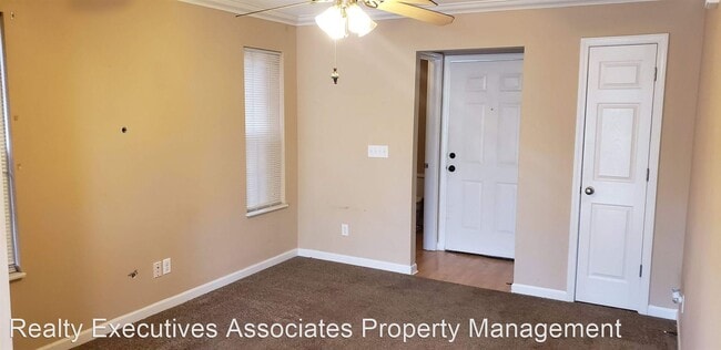 Building Photo - 2 br, 2.5 bath House - 806 Blue Spruce Way
