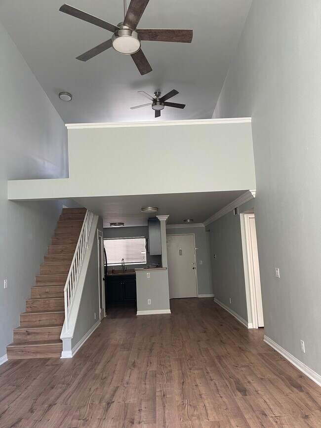 Building Photo - 5525 Canoga Ave