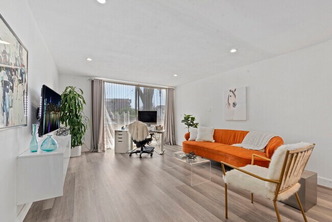 Foto del edificio - 321 S San Vicente Blvd