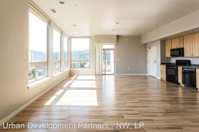 Building Photo - 8117 N Edison St
