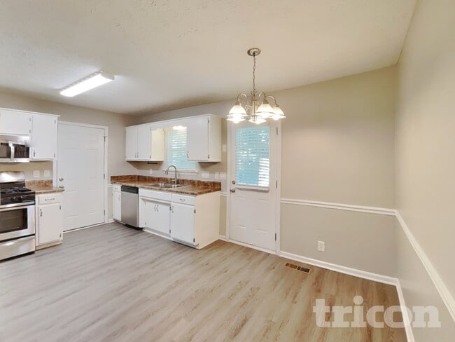 Building Photo - 1526 Amberwood Cir
