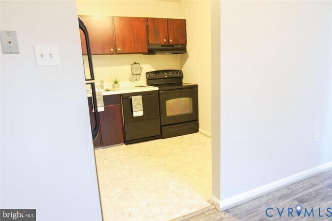 Foto del edificio - 3221 Hunters Mill Dr