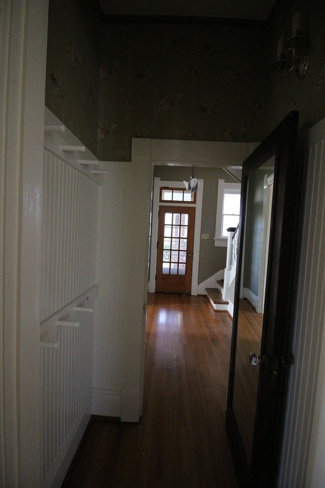 Building Photo - 3 br, 1.5 bath House - 111 Wall Street