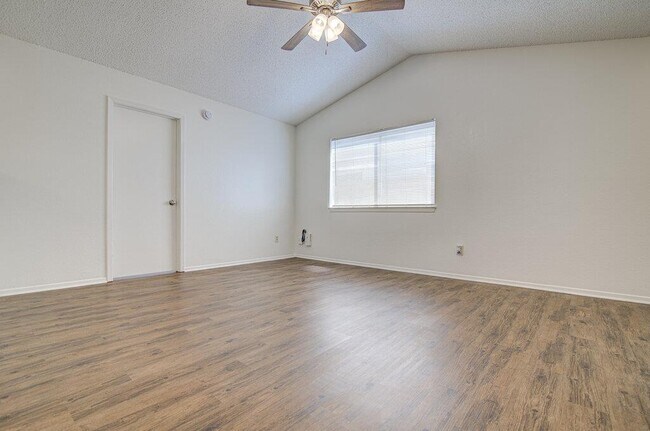Foto del edificio - 8000 West Gate Blvd