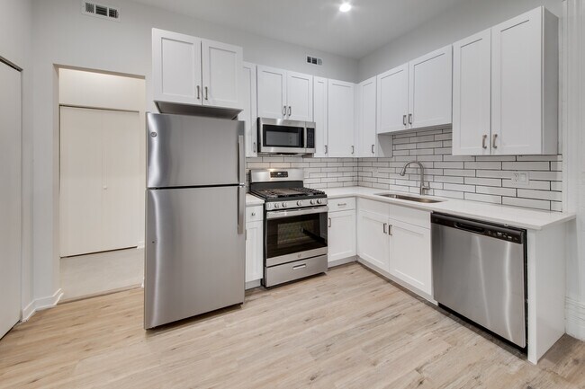 Foto del edificio - 2029 N Damen Ave