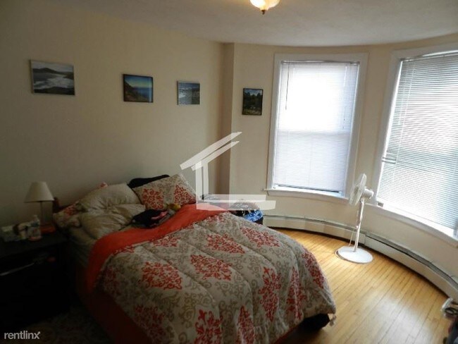 Building Photo - 3 br, 1.5 bath  - 1940 Beacon St # S6