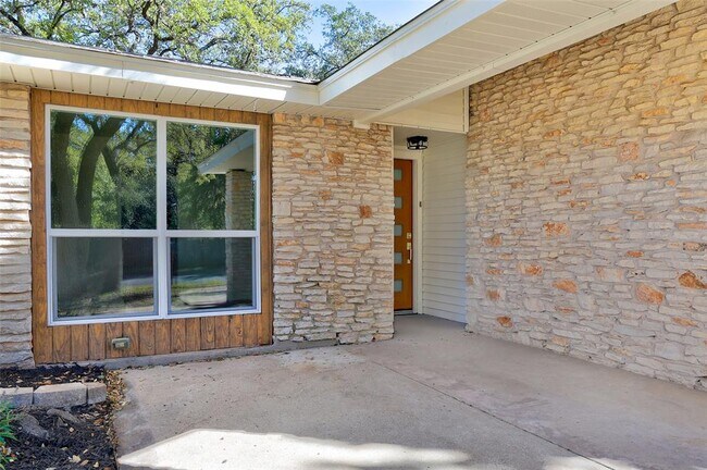 Building Photo - 402 Mulberry Dr