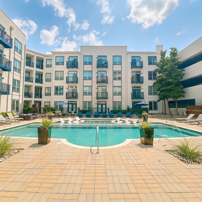 Building Photo - 1800 Broadway