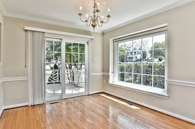 COMEDOR - 12817 Mill Brook Ct