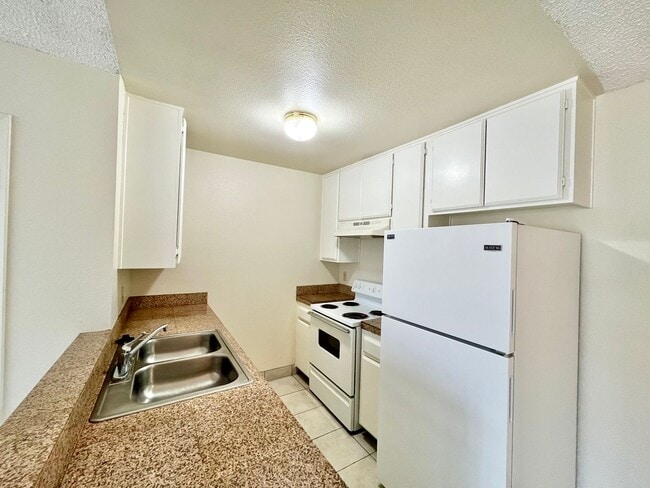Foto del edificio - Upstairs 2BD/2BTH with Central A/C, Privat...