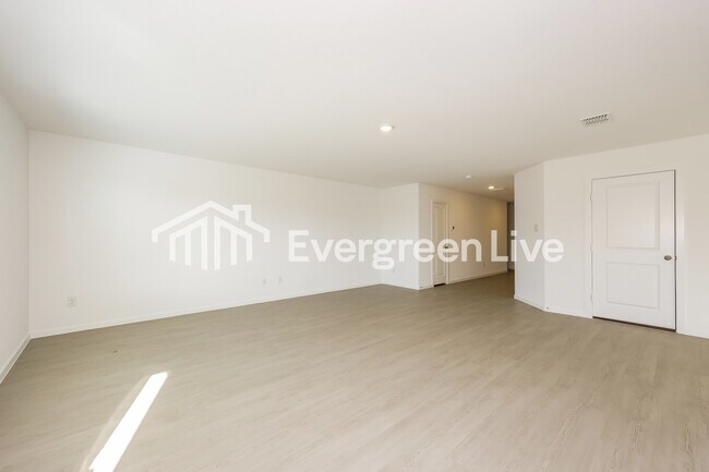 Building Photo - 10532 Desert Hawk Cir