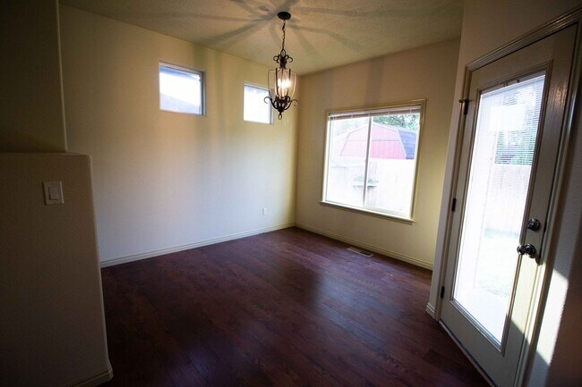 Building Photo - 3 Bedroom 2 Bathroom House in Nampa