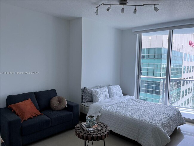 Foto del edificio - 185 SW 7th St