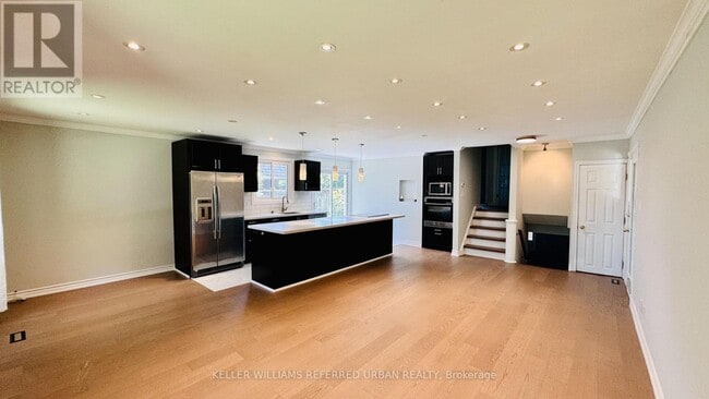 Building Photo - 2255 Urwin Crescent