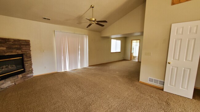 Foto del edificio - 1646 Columbine Village Dr