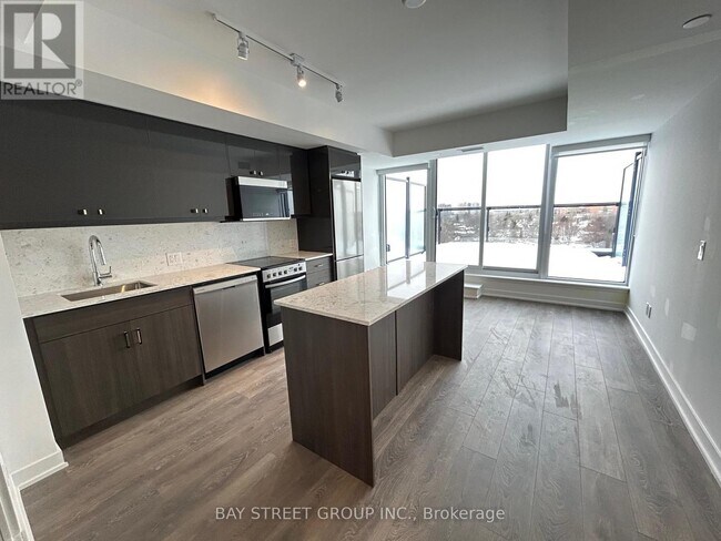 Building Photo - 2 Manderley Dr