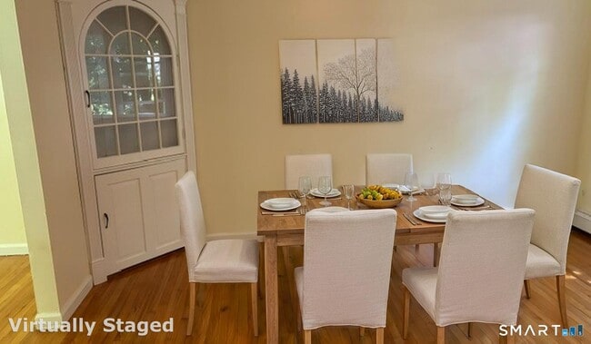Foto del edificio - 154 Riverhill Rd